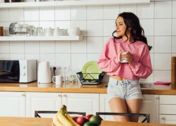 5 formas incríveis de usar madeira e renovar sua cozinha!