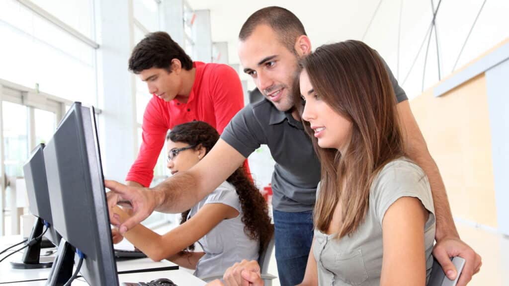 Top 10 cursos técnicos com maior salário e empregabilidade em 2025!