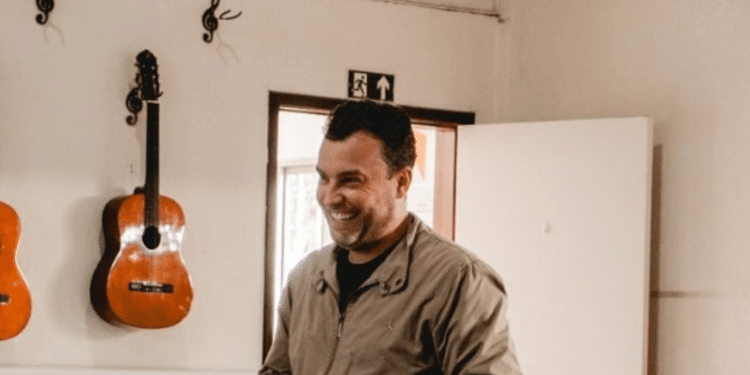 Dr. Henrique Bueno, Especialista em Psicologia Positiva: "A primeira coisa que eu preciso para construir uma vida mais feliz é aceitar as emoções quando elas vêm"