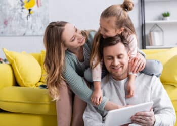 Como organizar a sala de estar para harmonizar relacionamentos familiares