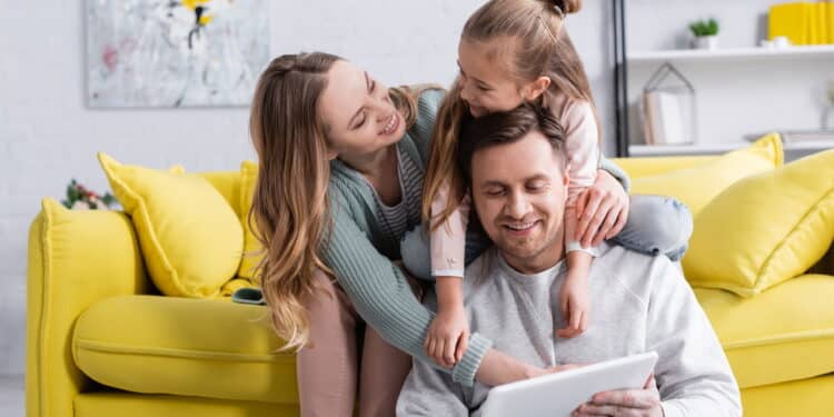 Como organizar a sala de estar para harmonizar relacionamentos familiares