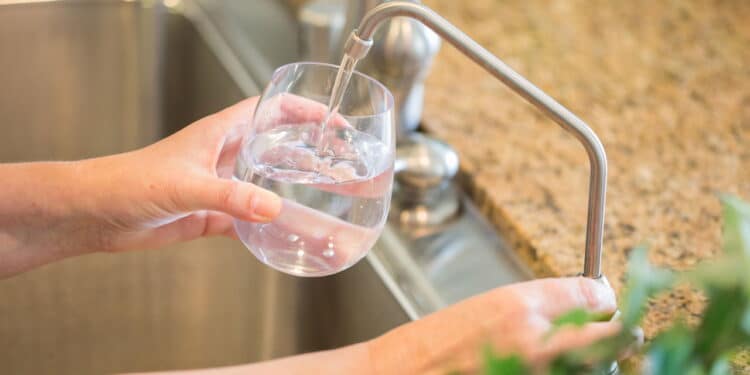 Os 10 melhores purificadores de água para garantir sua saúde familiar!