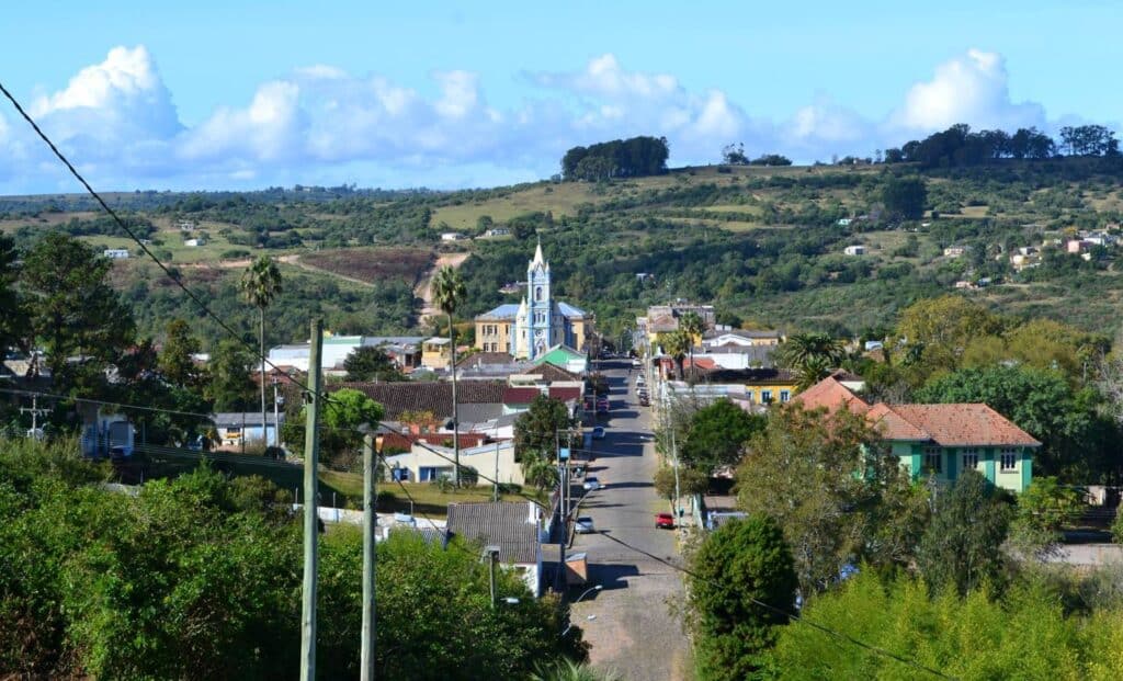 O vilarejo mineiro escondido que virou destino obrigatório para amantes da natureza