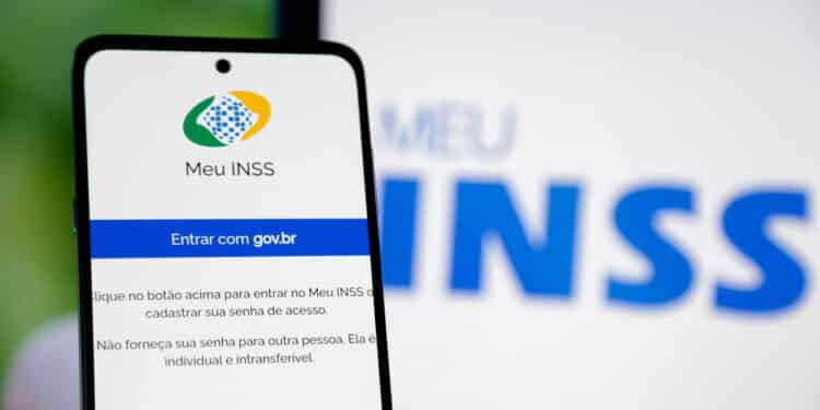 Fim da fila no INSS, auxílio-doença pode ser liberado apenas com atestado médico digital
