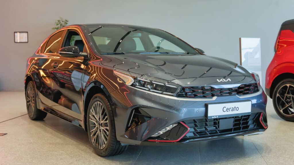 "Não compre um Civic ou um Corolla sem antes dar uma chance para este carro aqui", diz Marco Nascimento, especialista automotivo
