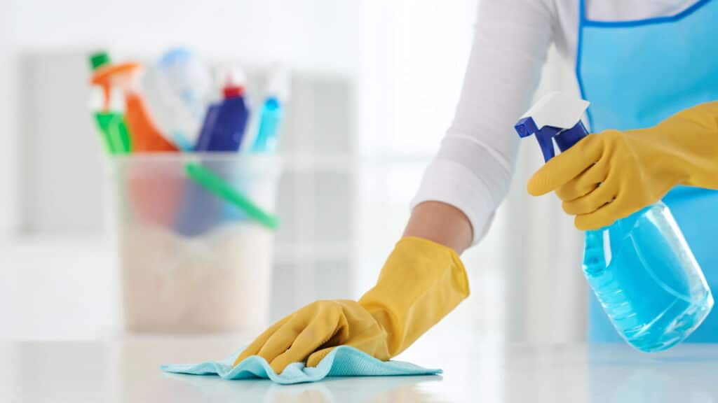 A melhor fórmula caseira para remover gordura da cozinha!