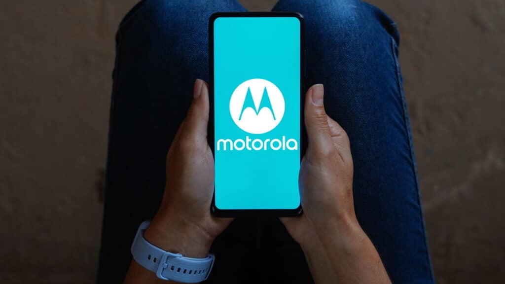 "Esse daqui é o celular mais barato com 5G para você ter no Brasil hoje", diz Angelo Júnior, especialista em tecnologia