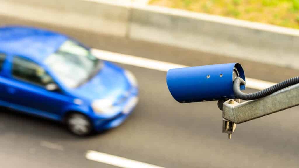 Nova tecnologia já está flagrando motoristas de todo o Brasil em segundos!