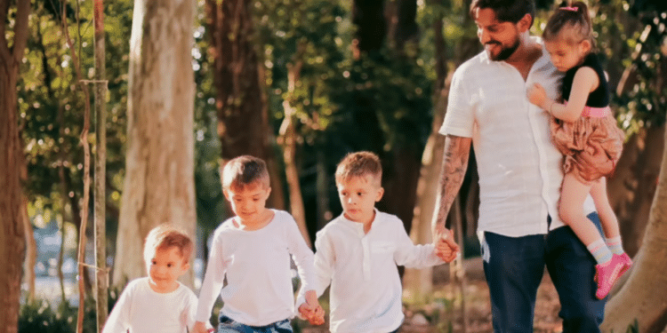 Pai Solo Thiago revela: "Você só percebe que ter um filho é tranquilo quando tem dois"