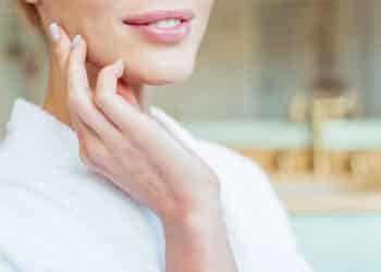 Cinco misturas caseiras simples que deixam sua pele nova como a de um bebe