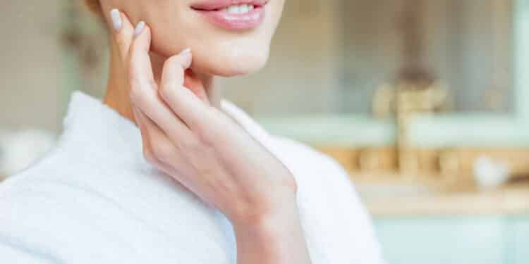 Cinco misturas caseiras simples que deixam sua pele nova como a de um bebe