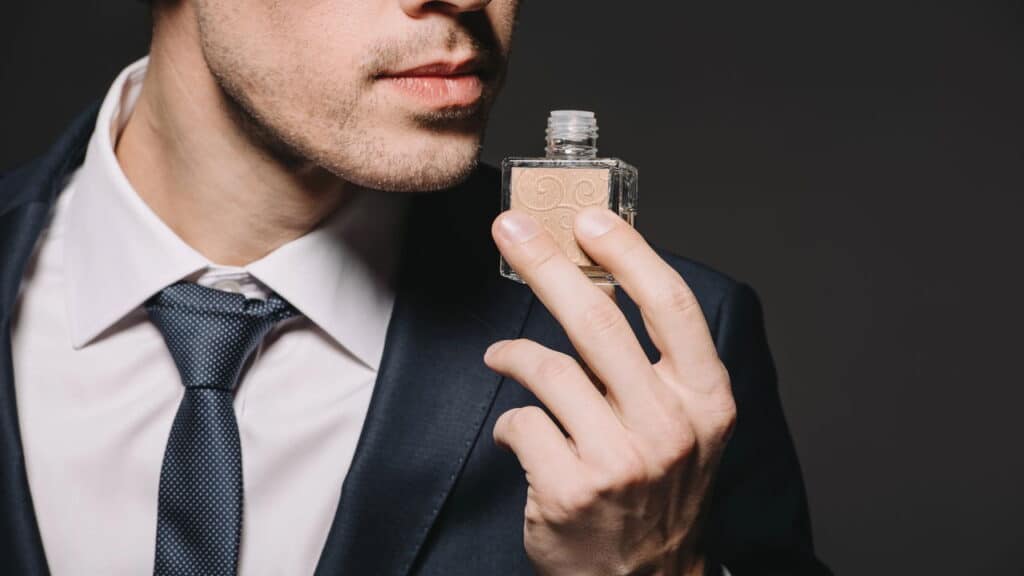 Top 10 perfume masculinos marcantes e elegantes que todo homem de respeito deveria ter em casa