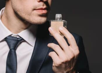 Perfume masculino - Créditos: depositphotos.com / EdZbarzhyvetsky