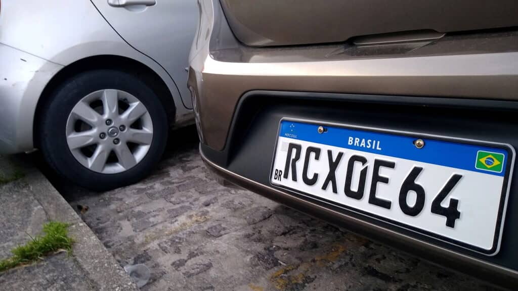 Novas placas já estão valendo para todos os motoristas do Brasil!
