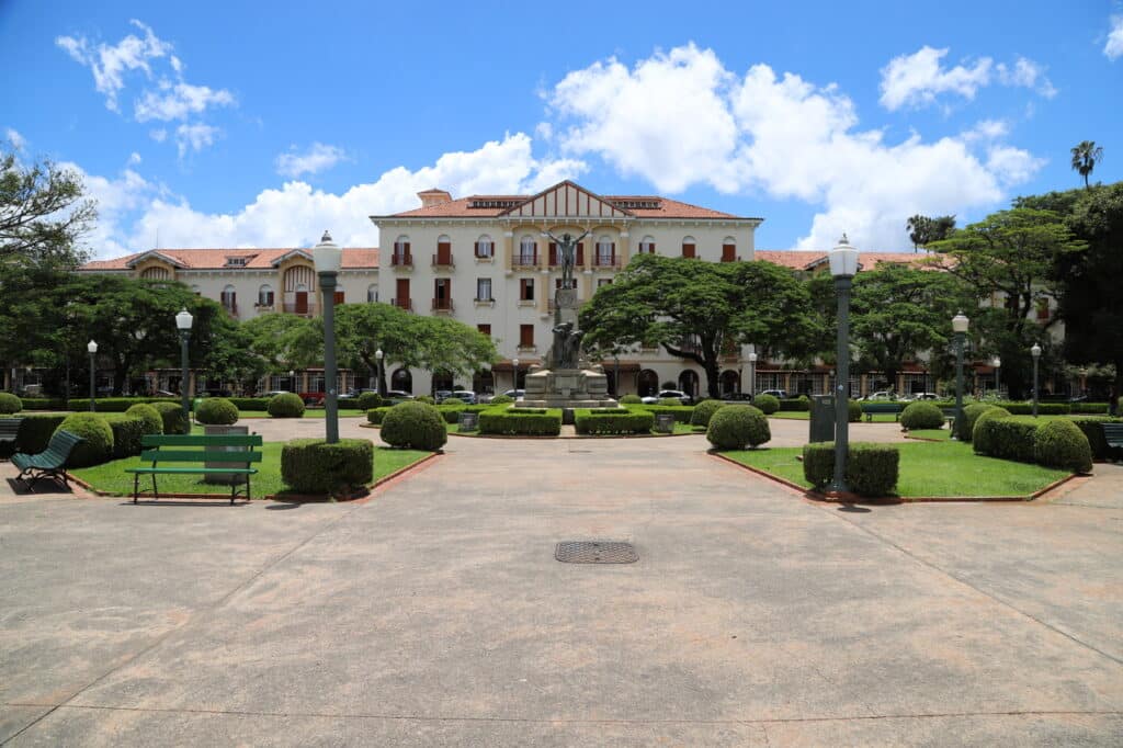 Essa cidade mineira guarda a MELHOR água mineral do Brasil!