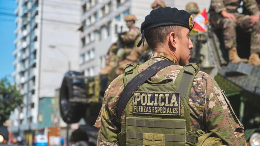 Quais foram os impactos da operação utilizando personagens disfarçados?