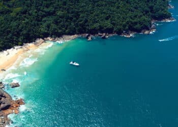 As 8 praias mais paradisíacas e escondidas do Sudeste brasileiro!