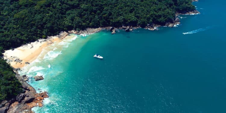 As 8 praias mais paradisíacas e escondidas do Sudeste brasileiro!