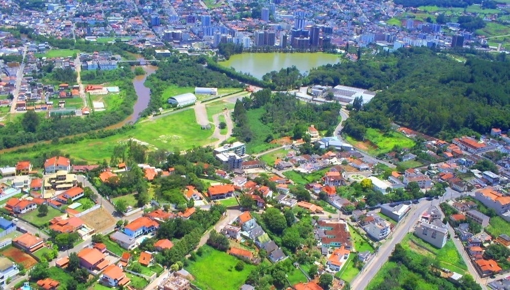 Brasileiros estão correndo pra essa cidade por causa da água!