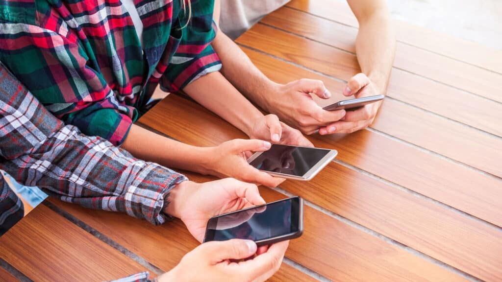Top 10 smartphones que vão bombar em 2025 segundo especialistas!