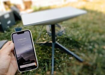 Starlink libera internet grátis em celular sem sinal no Brasil!