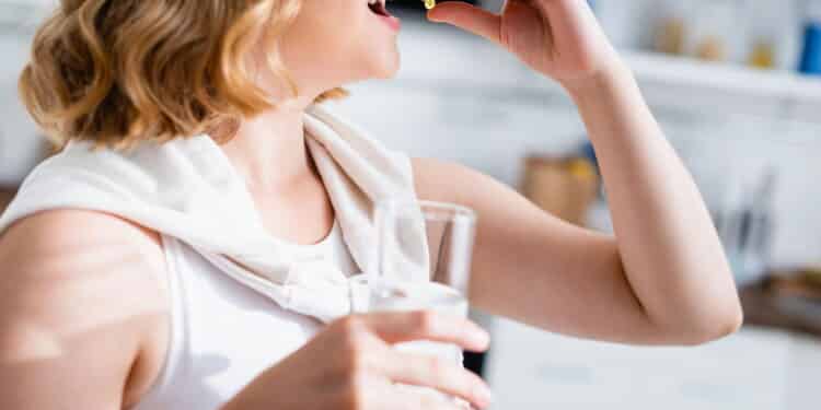 Anvisa proíbe suplementos alimentares de 2 marcas famosas em todo o país 