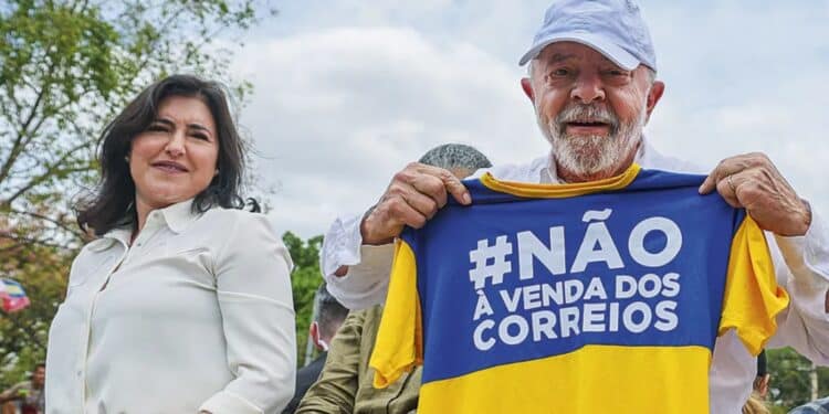 A crise mais grave dos Correios em anos força renúncia do presidente