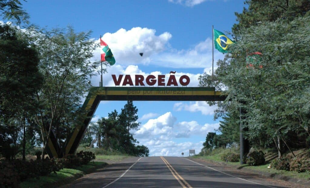 Como o estudo da Cratera de Vargeão contribui para a ciência?