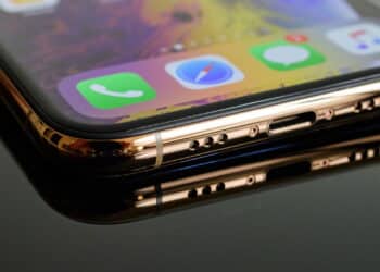 Garanta áudios perfeitos no seu celular com esses truques simples de limpeza