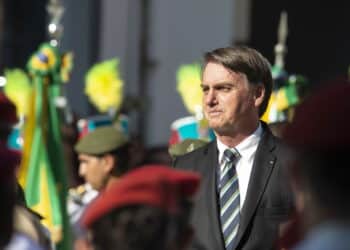 Bolsonaro é proibido de se aproximar de embaixadas em Brasília