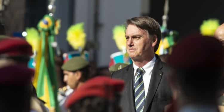 Bolsonaro é proibido de se aproximar de embaixadas em Brasília