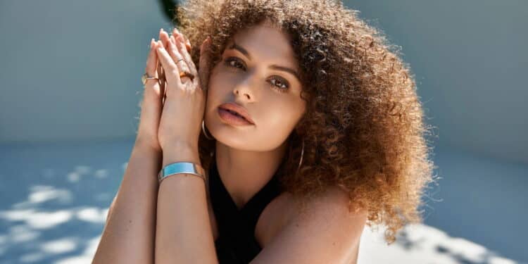 5 cuidados essenciais para proteger cabelo e pele do sol!