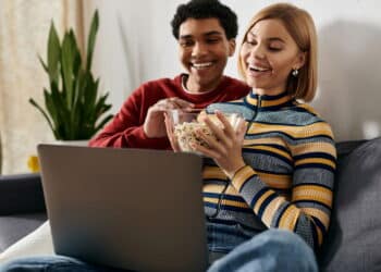 Domingo de sofá? 5 séries premiadas perfeitas para maratonar