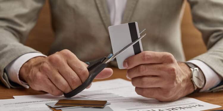 Fim do cartão de crédito? Bancos digitais lançam solução sem juros para compras parceladas