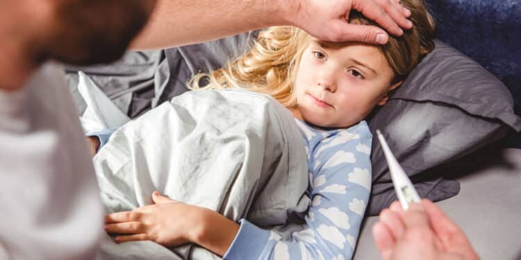 Doença infantil com febre súbita é mais comum do que parece, dizem especialistas