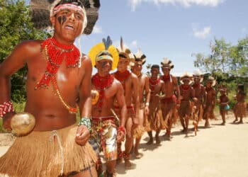 Imagem de indígenas pataxós - Créditos: depositphotos.com / joasouza