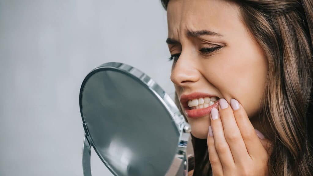 O erro mais comum ao tratar dor de dente pode custar caro à sua saúde