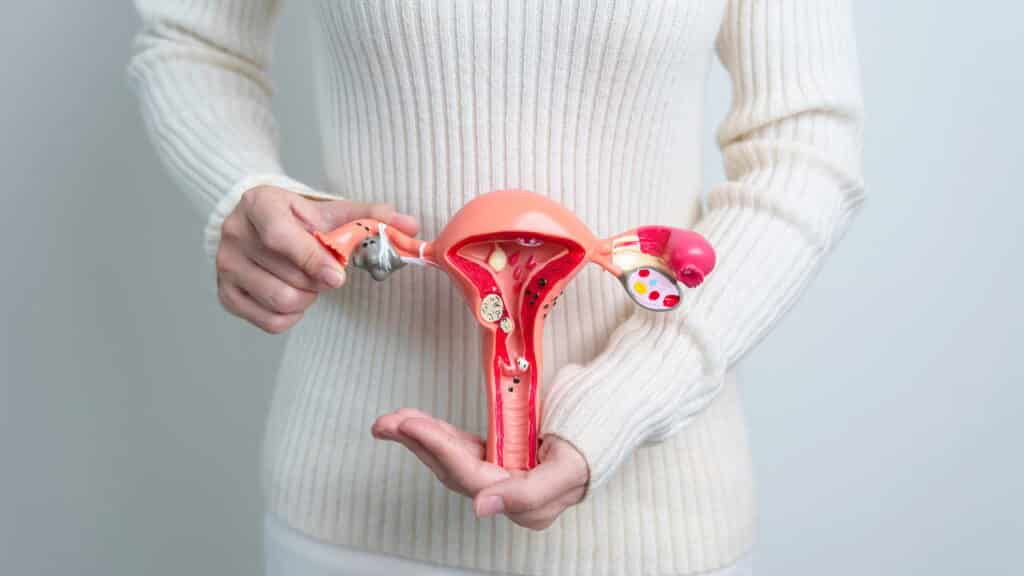 Dra. Maju Ferreira, CRM-DF 31351, médica: "Se você tem muita dor, dores incapacitantes no período menstrual, não aceite falarem que é simplesmente normal coisa de mulher"