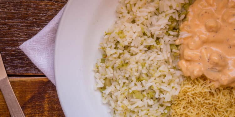 Estrogonofe cremoso em 20 minutos com o que você tem em casa