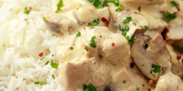 Esse frango cremoso com batata vai conquistar seu coração e seu estômago