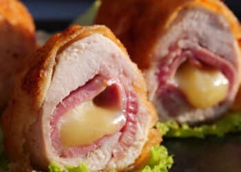 A melhor receita de enroladinho de queijo e presunto pra fazer em casa