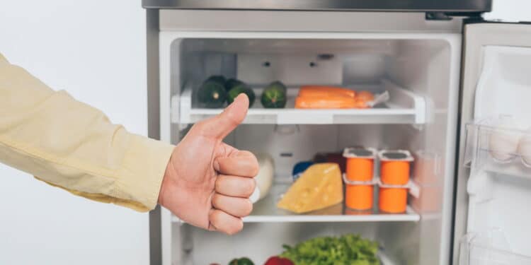 Chega de contas altas: truque simples faz geladeira gastar menos energia