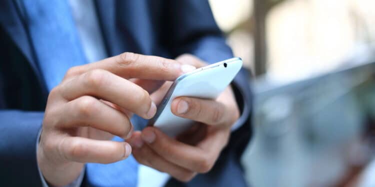 Golpistas se aproveitam de antenas falsas para aplicar golpes via SMS