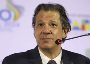 Haddad nega retaliação ao tarifaço dos EUA e descarta taxar dividendos