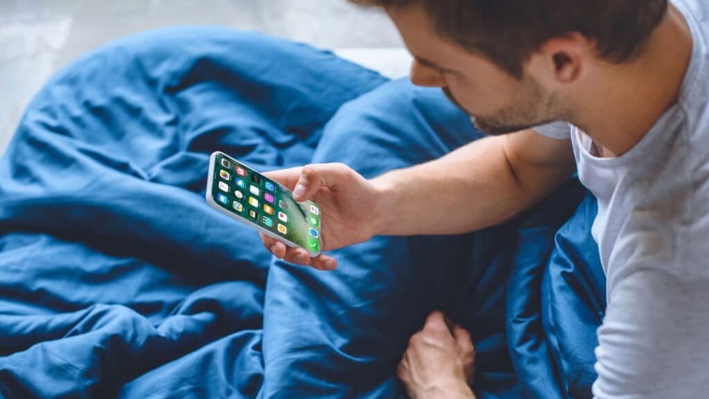 "Você acredita que existe iPhone sem câmeras? É isso mesmo, meu parceiro!", explica Anderson Walker, especialista em tecnologia