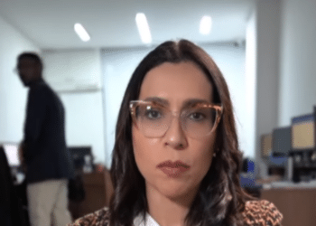 Janaina Bastos, advogada, responde: "A empresa pode descontar os atrasos do funcionário no salário?"