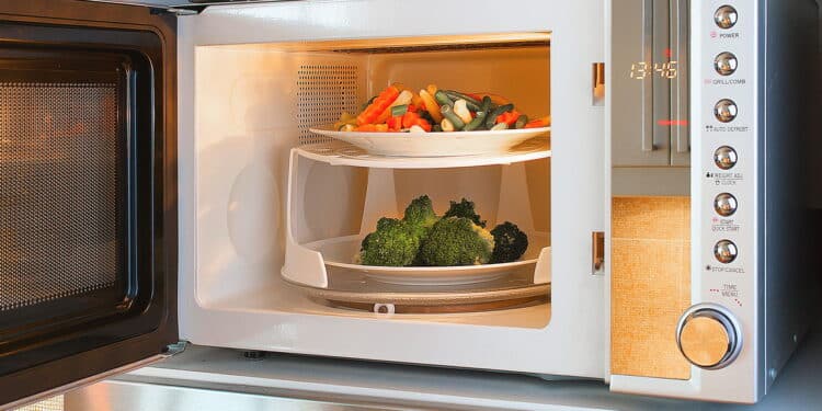 Adeus micro-ondas? Nova tecnologia promete esquentar comida em segundos