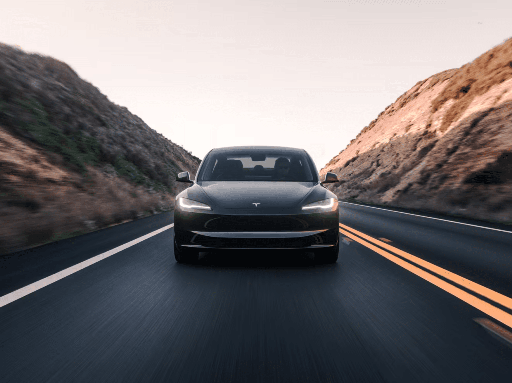 Tesla Model 3 - Créditos: Divulgação/Reprodução