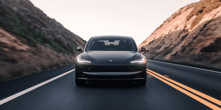 Tesla Model 3 - Créditos: Divulgação/Reprodução