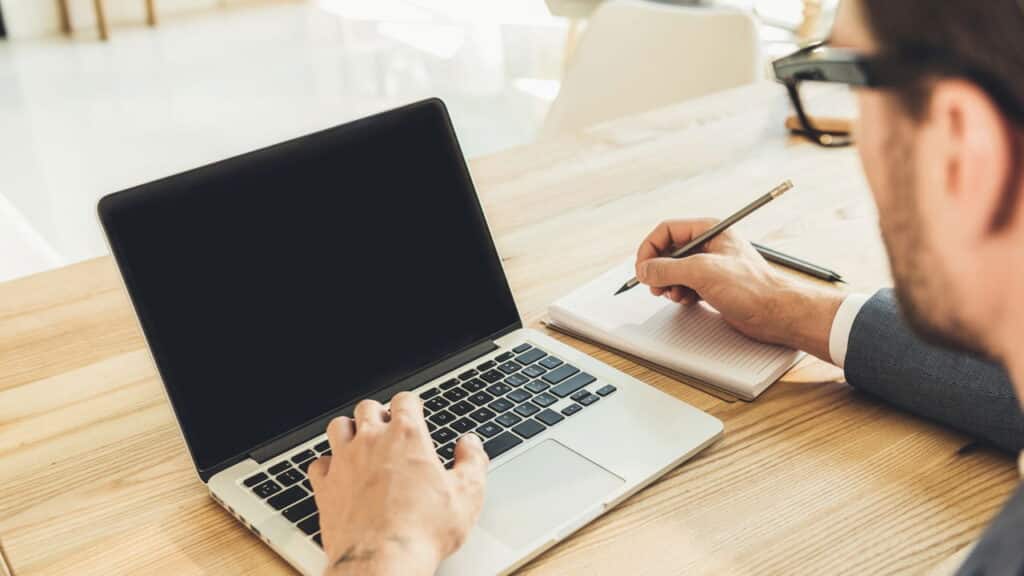 "Esse aqui é o melhor notebook pra trabalhar e ele é barato", Top! Tech, especialista em tecnologia